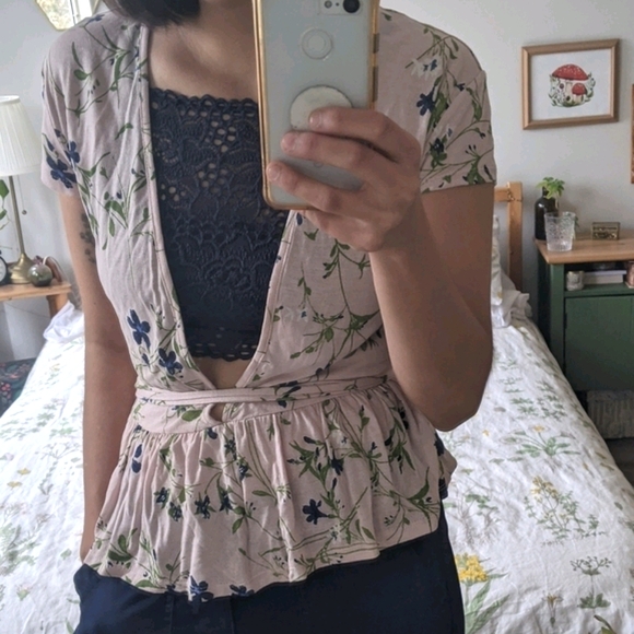 Floral waist tie deep V peplum top - Picture 2 of 9